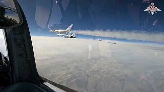 شاهد: 4 طائرات مقاتلة من طراز 'سو -35' رافقت طائرة بوتين من موسكو إلى الشرق الأوسط