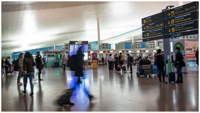 توقيف 14 موظفا في مطار إسباني للاشتباه في سرقتهم أغراضاً من أمتعة المسافرين