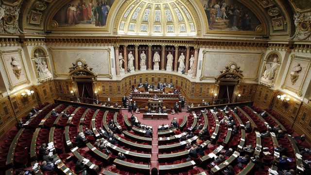 لجنة برلمانية فرنسية تعقد اجتماعاً حاسماً لمناقشة الاتفاق على مشروع قانون الهجرة