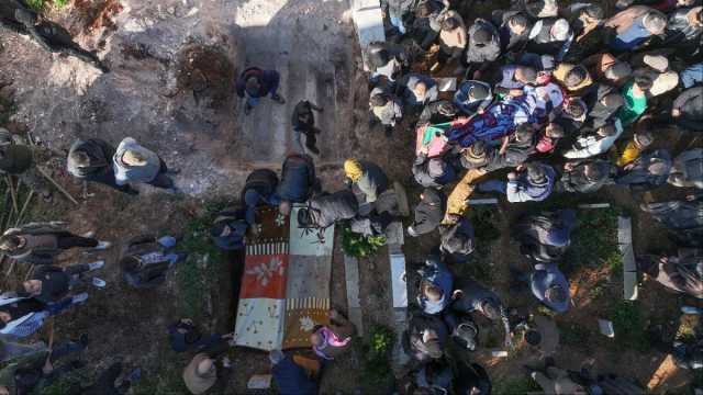 سوريا: مقتل خمسة مدنيين من عائلة واحدة في ضربة جوية روسية