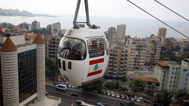 إنقاذ ركاب علقوا في مقصورات التلفريك اللبناني بسبب عطل ميكانيكي