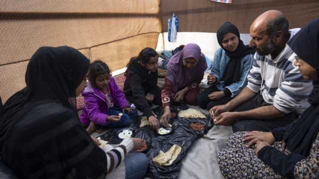 جوع وعطش وأمراض.. عائلات فلسطينية في قطاع غزة تروي معاناتها الإنسانية
