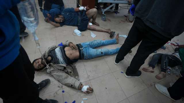 في ظل القصف المستمر وانسحاب الطواقم الطبية.. كارثة كبيرة تتهدد مستشفى 'شهداء الأقصى' في غزة