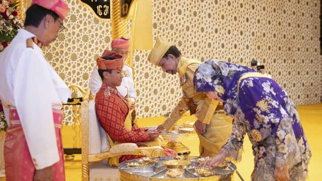 أشهر عازب في قارة آسيا.. أمير بروناي يدخل القفص الذهبي وحفل الزفاف يستمر لعشرة أيام