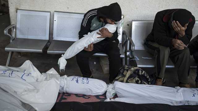 عائلات مسحت من السجل المدني.. قصف إسرائيلي يودي بحياة 30 فلسطينيا في قطاع غزة