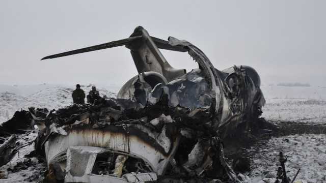 شاهد: قتيلان في حادث تحطّم طائرة روسية شمال شرق أفغانستان