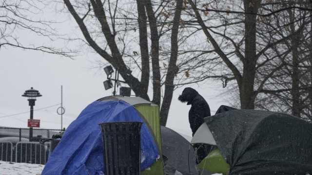 مخيم للمهاجرين في مدينة نيويورك يشهد أزمة إنسانية كبيرة