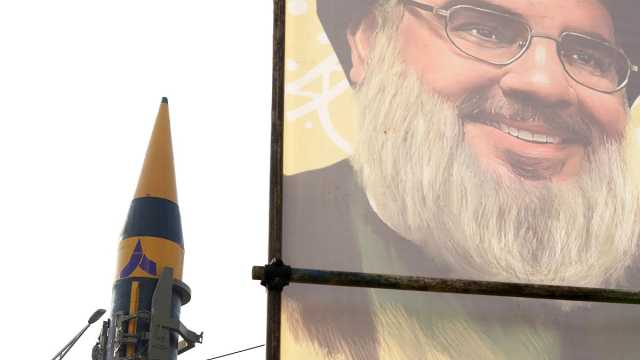 'نشر صورته وسلاح مصوب نحوه'.. صحافي محسوب على حزب الله يهدد رئيس بلدية مرغليوت الإسرائيلية