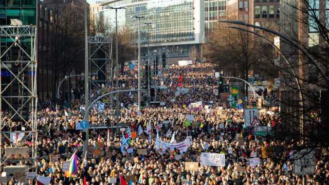 آلاف الألمان يتظاهرون في همبورغ ضد اليمين المتطرف