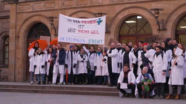شاهد: الأطباء يضربون عن العمل بالمستشفيات الجامعية في ألمانيا