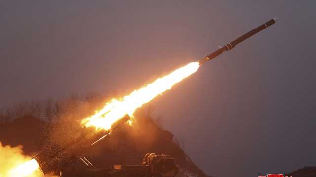 شاهد: كوريا الشمالية تجري مجددا تجربة صاروخية بعيدة المدى لتعزيز قدراتها الهجومية والاستراتيجية