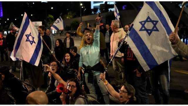 شاهد: مظاهرات في تل أبيب تطالب باستقالة الحكومة وإجراء انتخابات مبكرة