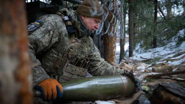 روسيا تنشيء 'قطار القيصر'.. حاجز دفاعي بطول 30 كيلومترا في دونتسك