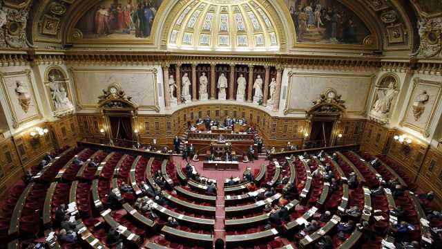مجلس الشيوخ الفرنسي يوافق على مشروع قانون يرسّخ حق الإجهاض في دستور البلاد