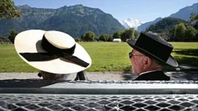سويسرا تصوت لصالح زيادة المعاش التقاعدي وتقول “لا” لتأخير سن التقاعد