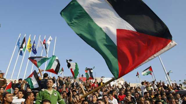 اعتقال مشجّع لوّح بعلم فلسطين في قلب مباراة الدوري الإسرائيلي