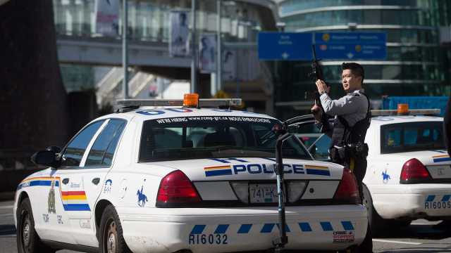 اعتقال رجل لمهاجمته متظاهرين مؤيدين للفلسطينيين بمسدس مسامير في تورونتو