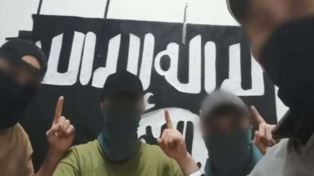 بالبنادق الرشاشة والسكاكين.. داعش ينشر فيديو لهجوم موسكو وأحد المسلحين يعترف: جنّدوني على تلغرام