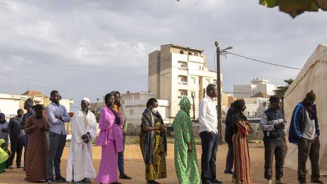 شاهد: السنغاليون يتوجهون إلى صناديق الاقتراع بعد أزمة سياسية عاصفة