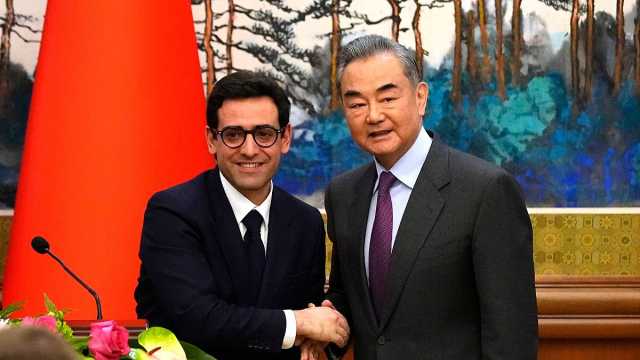 شاهد: تمهيدا لزيارة شي إلى باريس.. وزير الخارجية الفرنسي يلتقي نظيره الصيني في بكين
