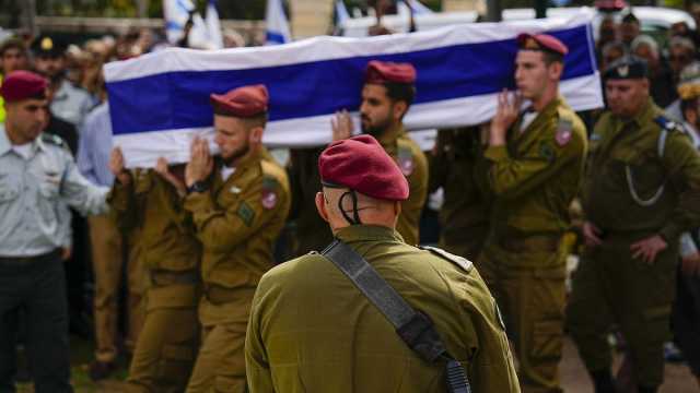 شاهد: جنازة رقيب إسرائيلي قتل في المعارك الدائرة في غزة
