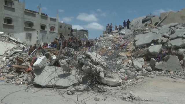 مقتل 22 فلسطينيا على الأقل بينهم 18 طفلاً جراء غارة جوية إسرائيلية على مدينة رفح ليلا