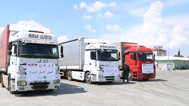 فيديو: شاحنات مساعدات كويتية تصل شمال القطاع