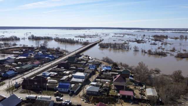 شاهد: ارتفاع قياسي في مستويات المياه تزامنًا مع فيضانات تضرب وسط روسيا