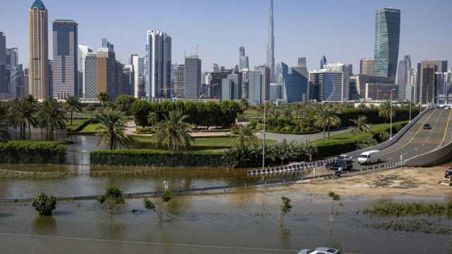 شاهد: هزّت صورة المدنية المثالية؟ أمطار عاتية تضرب دبي مجدداً وتعطّل الرحلات الجوية