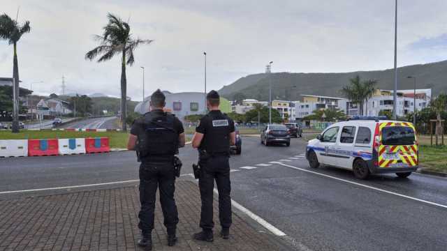 الرئيس الفرنسي يعلن حالة الطورائ في كاليدونيا الجديدة وسط تواصل أعمال الشغب