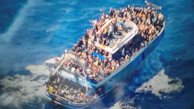 اليونان تحاكم تسعة مصريين بتهمة التسبب في مقتل مئات المهاجرين غرقاً