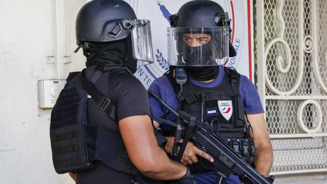 كاليدونيا الجديدة: الشرطة الفرنسية تستعيد تأمين الوصول إلى أهم منشأة طبية وسط استمرار الاحتجاجات