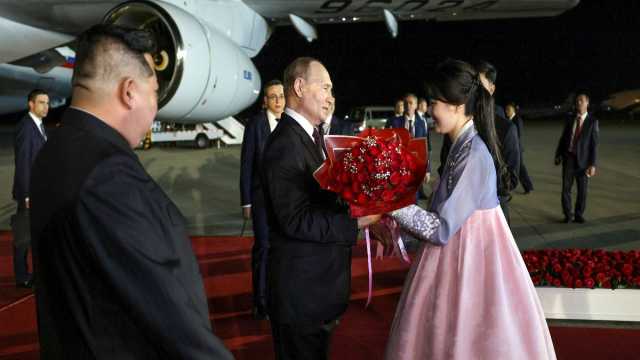 شاهد: استقبال حافل لبوتين في بيونغ يانغ واتفاق لتعزيز العلاقات بين روسيا وكوريا الشمالية