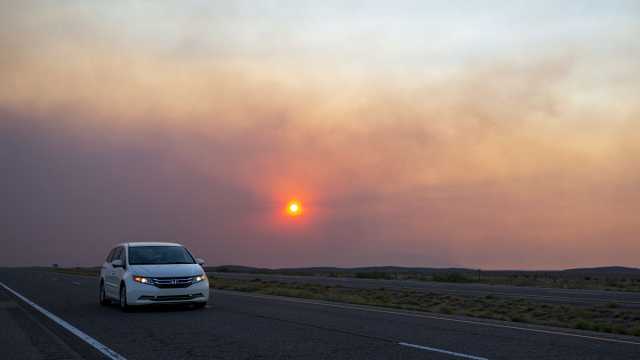 فيديو: حرائق غابات مهولة تصل إلى قرية في ولاية نيومكسيكو