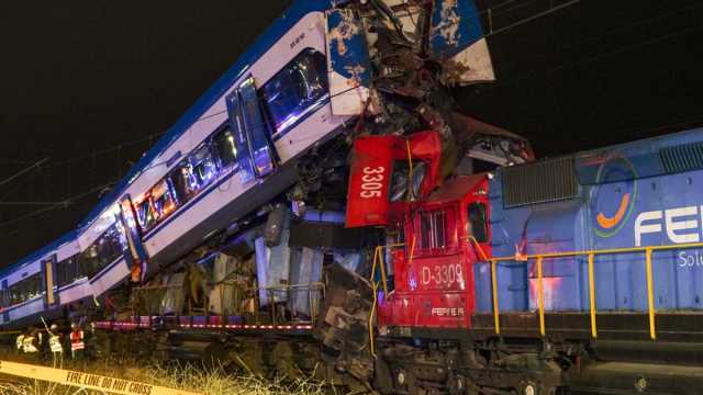 فيديو: حادث تصادم قطارين في تشيلي يسفر عن سقوط قتلى وجرحى
