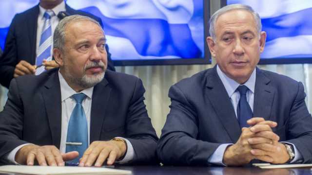 ارتفاع حدة الانقسام السياسي في تل أبيب.. ليبرمان: إسرائيل ستزول إذا استمر نتنياهو في الحكم