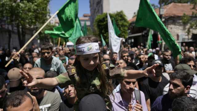 ”الشعب يريد كتائب القسام“.. مئات الفلسطينيّين يتظاهرون في الضفة الغربية تنديداً باغتيال إسماعيل هنية