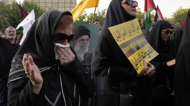 فيديو: طهران تودع اسماعيل هنية.. مراسم تشييع رسمي للقيادي في حماس ومرشد الثورة يتقدم جموع المصلين