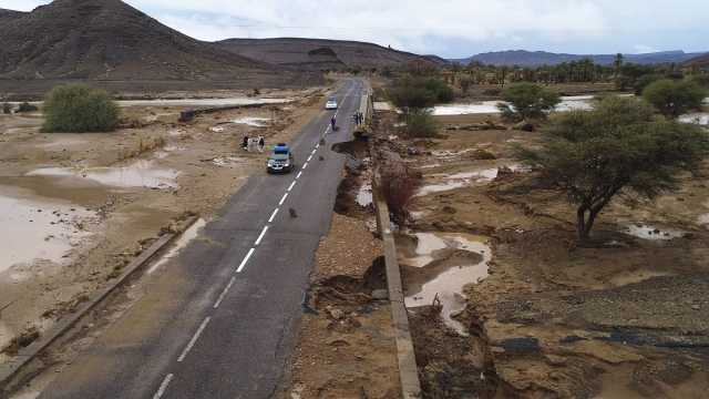 مقتل 16 شخصا على الأقل في المغرب والجزائر جراء فيضانات قوية دمرت البنية التحتية