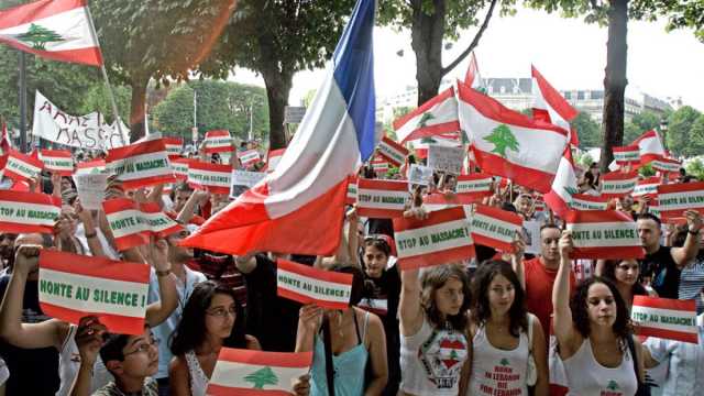 من 'الأم الحنون الحامية إلى دور المتفرج'.. كيف فقدت فرنسا نفوذها في لبنان؟