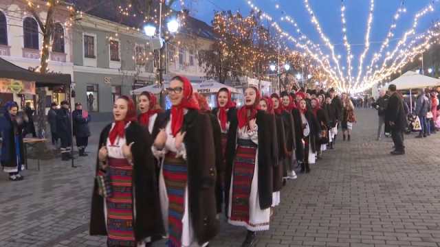 رومانيا: مهرجان لحم الخنزير.. احتفال بالمأكولات التقليدية خلال موسم عيد الميلاد