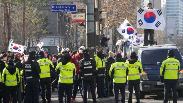 الرئيس الكوري الجنوبي المعزول يحضر جلسة محكمة للطعن في توقيفه